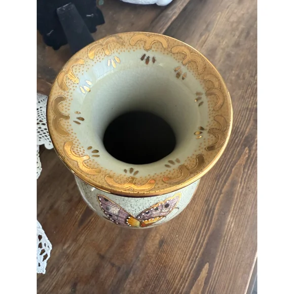 Vintage Butterfly Vase Spring Decor - Picture 3 of 3